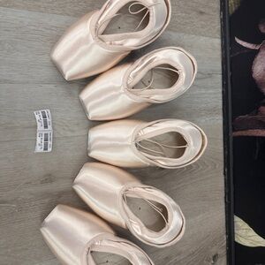 RUSSIAN POINTE ENCORE POINTE SHOES